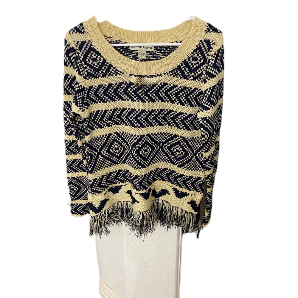 Seventh avenue vintage knit sweater with fringe hem size M